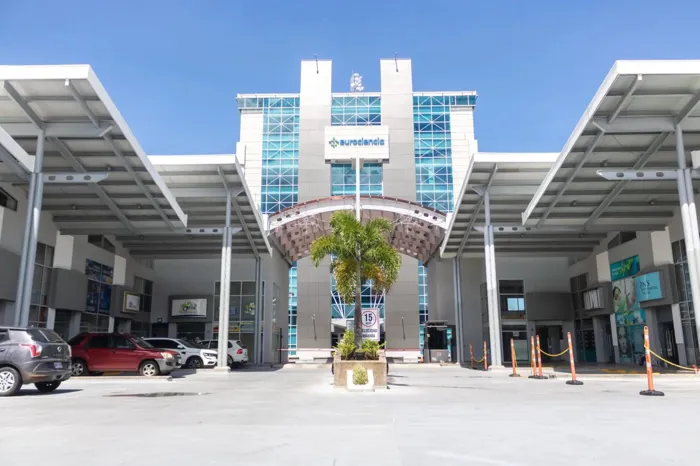 VENTA DE LOCAL COMERCIAL, SAN JOSÉ, SANTA ANA, PLAZA MURANO en Santa Ana, San José — $210,000
