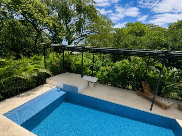 Spacious Home for Rent with Private Pool and Mountain Views en Veintisiete De Abril, Santa Cruz, Guanacaste — $2,100 - Foto 3 de 30