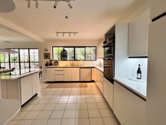 Se alquila moderna y espaciosa casa en San Rafael de Escazú 26-365 in San Rafael, Escazú, San José — $5,000