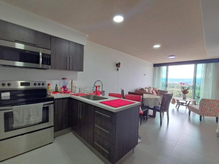 VENTA DE APARTAMENTO CON DOS PARQUEOS EN CONDOMINIO ALTAMIRA en Heredia — $200,000