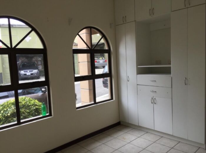 Casa en Condominio con Piscina y Seguridad 24/7 | 3 Habitaciones | ₡65M en Alajuelita, San José — ₡ 65 000 000