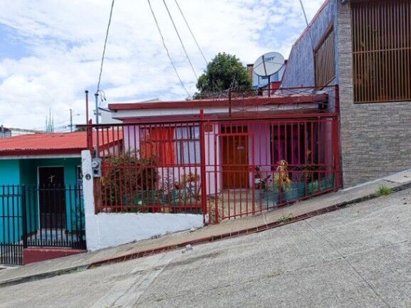 Casa accesible y buena ubicación en Cartago en Dulce Nombre, La Unión, Cartago — ₡ 27 000 000