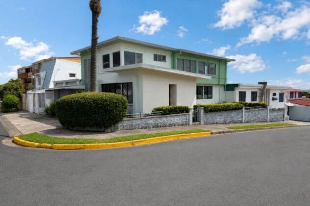 VENDO CASA ESQUINERA EN CATEDRAL, SAN JOSÉ.  in Catedral, San José — $240,000