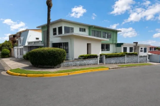 FOR SALE CORNER HOUSE IN CATEDRAL, SAN JOSÉ. in Catedral, San José — $240,000