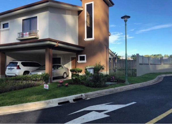 Casa en Tres Rios Condominio La Floresta in Curridabat, San José — $335,000