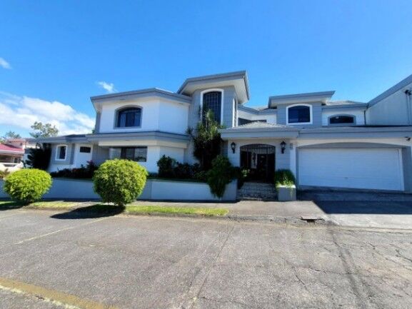 Se alquila lujosa casa amoblada en Alajuela Centro 25-1032 en Alajuela — $5,000