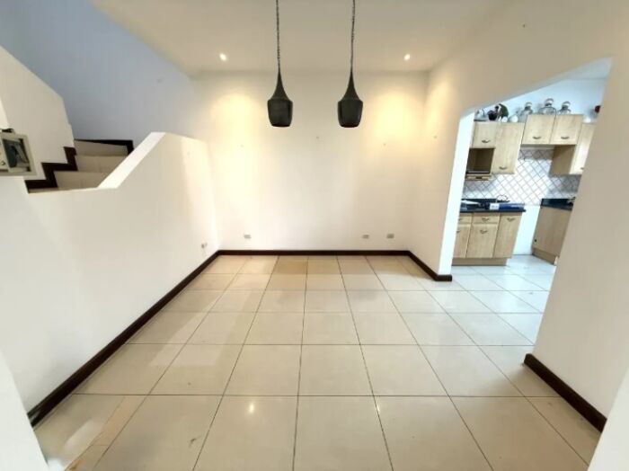 VENTA AMPLIA Y MODERNA CASA 2 PLANTAS ROHMOSER in Mata Redonda, San José — $335,000