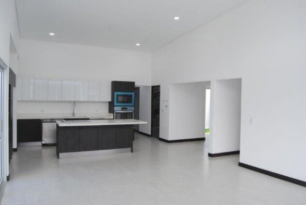 MLS-25-1624 KQ ALQUILER CASA SANTA ANA SAN JOSE en Santa Ana, San José — $1,700