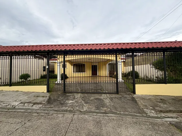 Hermosa casa cerca del centro de San Ramón, Alajuela en San Ramón, Alajuela — ₡ 125 000 000 - Foto 2 de 20