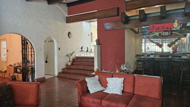 "¡Transforma tu Sueño en Realidad! Casa Ideal en Los Yoses con Potencial Ilimitado" in San Pedro, Montes De Oca, San José — $500,000
