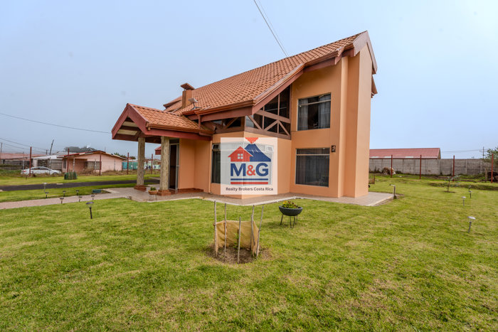 Casa en Venta en Zarcero | 4 Habitaciones en la Montaña en Zarcero, Alajuela — $364,984