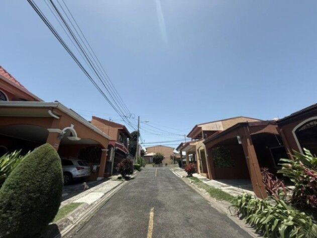 CASA EN VENTA, MERCEDES NORTE, HEREDIA , COD#26-106 en Mercedes, Heredia — ₡ 84 000 000
