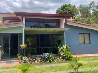 Casa en Venta en Grecia – Lote Amplio, Amplias Zonas Verdes en Bolívar, Grecia, Alajuela — $700,000 - Foto 4 de 24