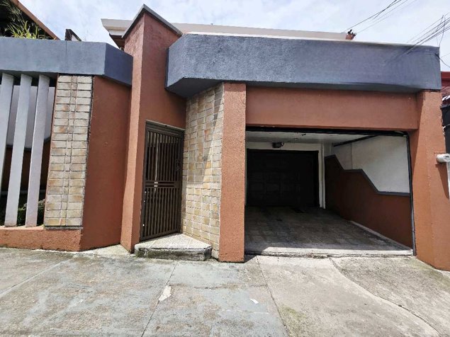 VENTA DE CASA GRANDE MERCEDES NORTE HEREDIA in Mercedes, Heredia — ₡ 250 000 000