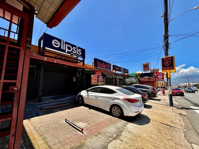 VENTA DE EDIFICIO CON 6 LOCALES. COMERCIALES Y 1 APARTAMENTO, HEREDIA en Heredia — $850,000 - Foto 2 de 14