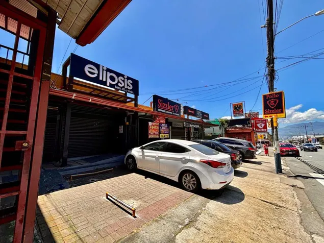 VENTA DE EDIFICIO CON 6 LOCALES. COMERCIALES Y 1 APARTAMENTO, HEREDIA en Heredia — $850,000 - Foto 2 de 14