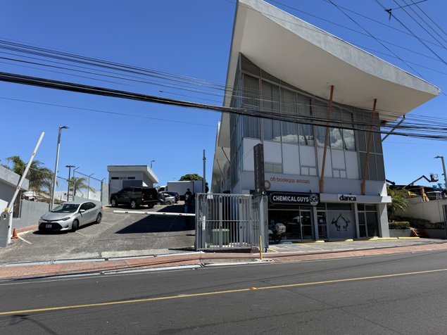 Venta de Ofibodega comercial en Escazú en Escazú, San José — $350,000