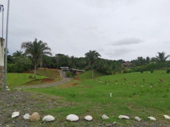 Venta de Lote cerca de la Playa en Parrita, Puntarenas. en Parrita, Puntarenas — $81,000