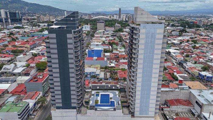 Apartamento de 2 Habitaciones en Torres Paseo Colón in Merced, San José — $212,000 - Photo 2 of 26