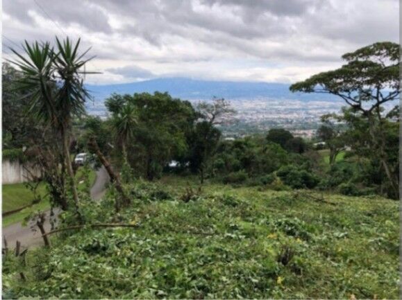 Se vende lote de 7,600m2 con uso mixto en San Antonio Escazú 24-1824 en San Antonio, Escazú, San José — $1,990,000
