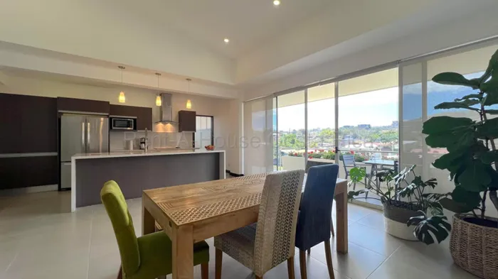 Alquiler de Penthouse AMUEBLADO en San Rafael de Escazú. RAH 27-705 in San Rafael, Escazú, San José — $3,000 - Photo 3 of 15