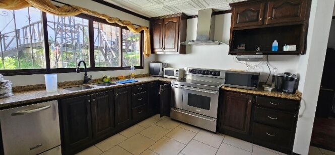 Se vende espaciosa casa en Carmen San José 26-576 in Carmen, San José — $815,000
