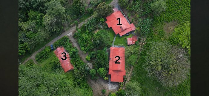 Retiro tropical con tres casas, río y senderos naturales en Jicarito in Venado, San Carlos, Alajuela — $650,000