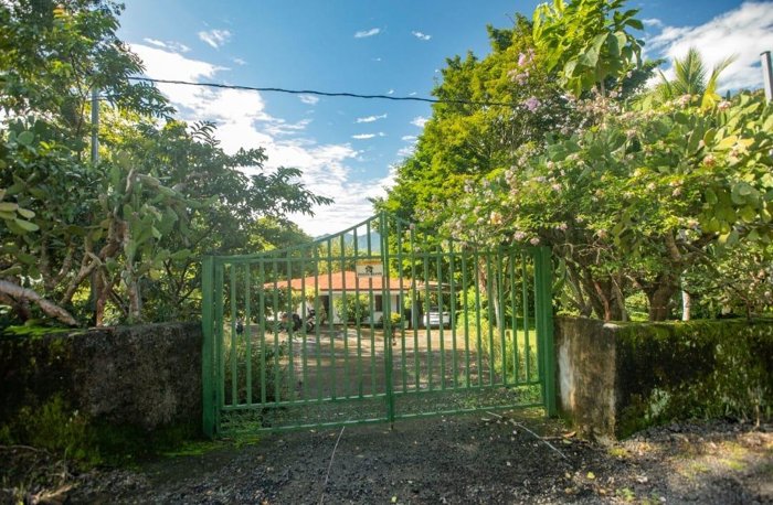 SE VENDE FINCA, ALAJUELA, ATENAS, ESCOBAL, USO MIXTO, CASA, NEGOCIABLE in Escobal, Atenas, Alajuela — $499,000