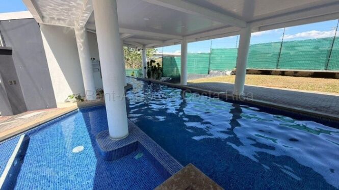 MLS-26-1977 LS VENTA CASA SANTO DOMINGO HEREDIA CONTACTENOS AL # 86127562 en Santo Domingo, Heredia — $280,000
