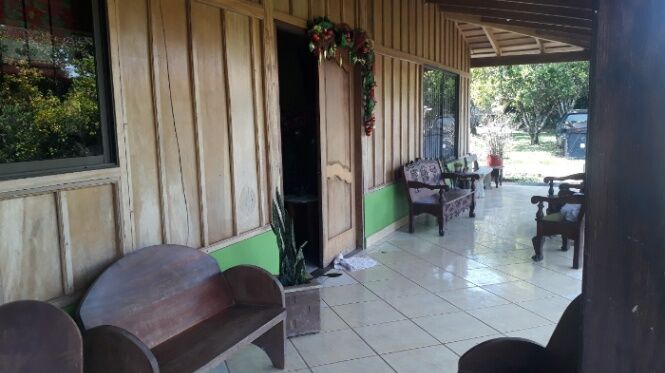 GRAN PROPIEDAD Y 3 CASAS EN ATENAS.  en Atenas, Alajuela — ₡ 297 000 000
