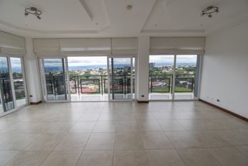 Espacioso Apartamento de 2 Habitaciones en Escazú en San Rafael, Escazú, San José — $1,750 - Foto 2 de 29