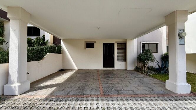 Esta bella Casa es para Tí y tu Familia la merece!  in La Trinidad, Moravia, San José — $200,000