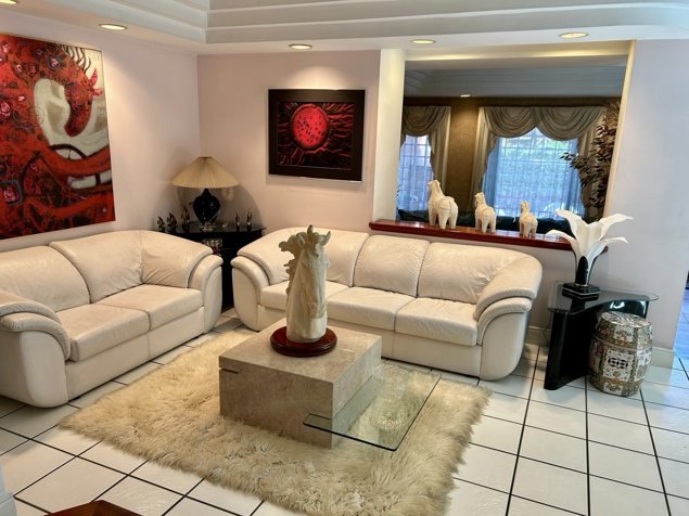 Espectacular casa en venta. Rohrmoser, Nunciatura in Pavas, San José — $1,350,000 - Photo 2 of 17