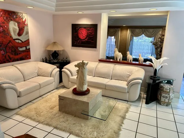 Espectacular casa en venta. Rohrmoser, Nunciatura in Pavas, San José — $1,350,000 - Photo 2 of 17