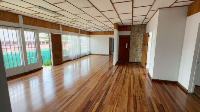 Casa en amplio terreno, Montes de Oca, remodele o construya su sueño in San Pedro, Montes De Oca, San José — $600,000