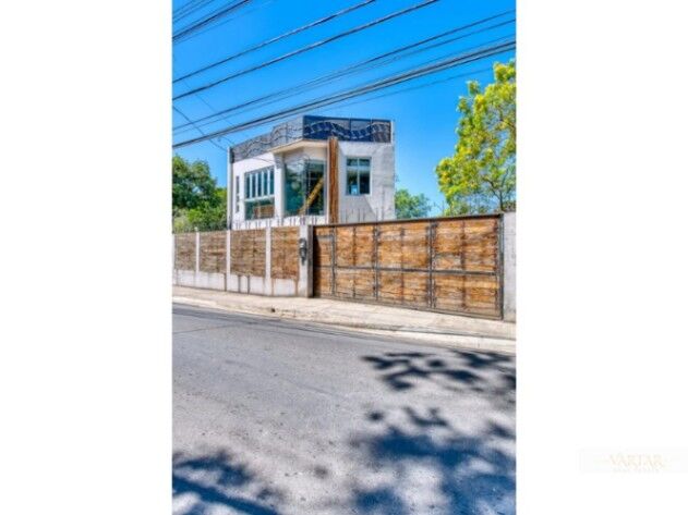 VENTA CASA MODERNA SANTA ANA CON VISTA AL VALLE CENTRAL en Santa Ana, San José — $350,000