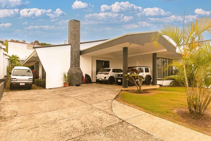 SE VENDE CASA BOUTIQUE DE LUJO EN COMUNIDAD CERRADA DE SAN RAMÓN en San Ramón, Alajuela — $1,320,000 - Foto 2 de 15