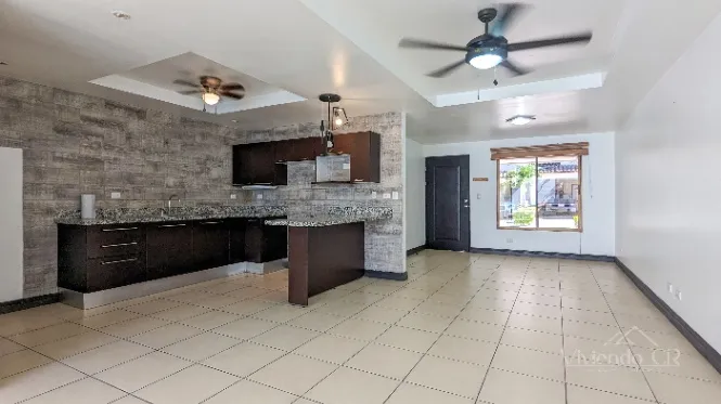 ALQUILER EN SANTA ANA CENTRO DE 3 HABITACIONES - JARDIN in Santa Ana, San José — $1,500