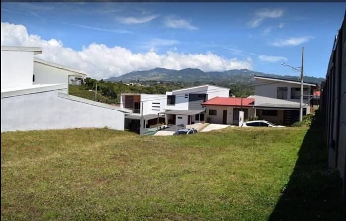 VENTA DE LOTE SAN JOSE, GOICOECHEA, CONDOMINIO LOMAS DE MONTES DE OCA en Mata de Plátano, Goicoechea, San José — ₡ 40 000 000