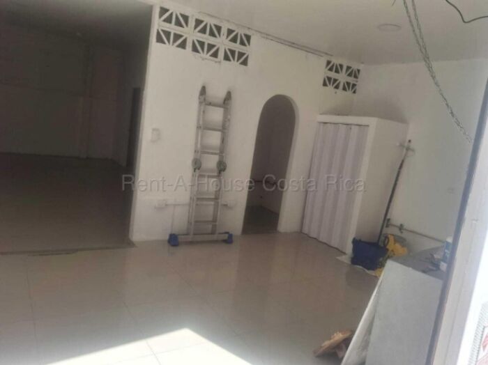 Local comercial con alto flujo peatonal ideal para negocio rentable #26-1664 GS in San Rafael Abajo, Desamparados, San José — $430,000