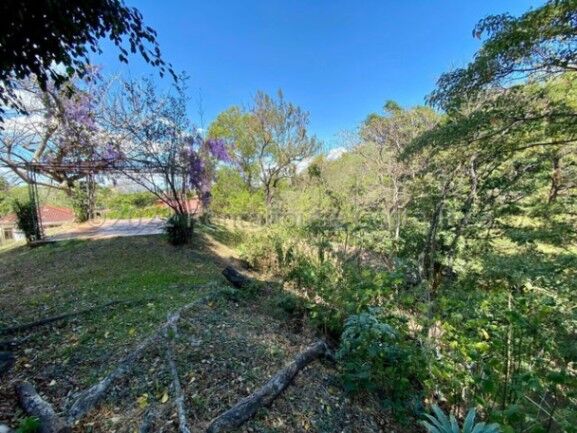 Venta de Lote + Casa en Santa Ana, San José. RAH 25-1836 en Santa Ana, San José — $800,000
