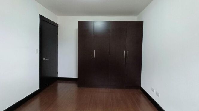 Elegancia y Confort en Condominio Almería: Residencia con Jardín Privado y BBQ en Pozos, Santa Ana, San José — $349,000