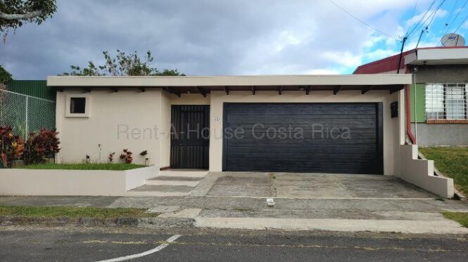 Alquiler de casa de un nivel en Freses Curridabat in Curridabat, San José — $2,100