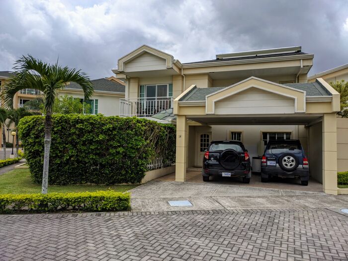 ALQUILER DE CASA AMUEBLADA, ESCAZU, GUACHIPELÍN, CONDOMINIO VILLA SOLE in Escazú, San José — $3,600