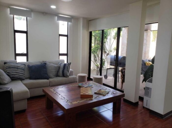 Venta de casa de en lote de 1013 m2 en Santa Ana Piedades in Piedades, Santa Ana, San José — $850,000