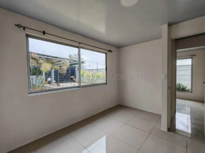 Alquiler de casa en San Isidro de Heredia 26-1621 en San Isidro, Heredia — $850 - Foto 3 de 10