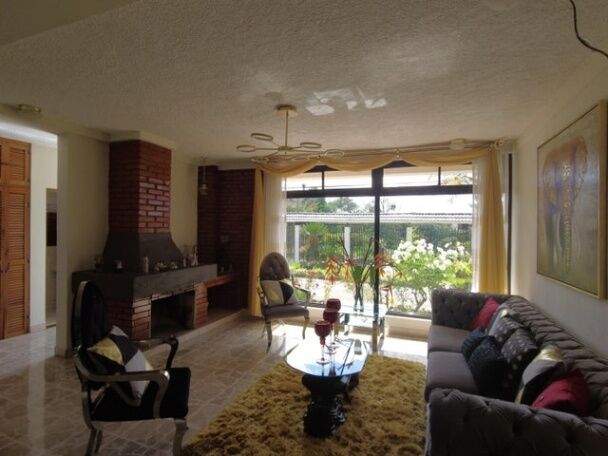 Se vende propiedad con casa con 4 apartamentos en San Isidro San José 24-12 en San Isidro, Vázquez de Coronado, San José — $903,000