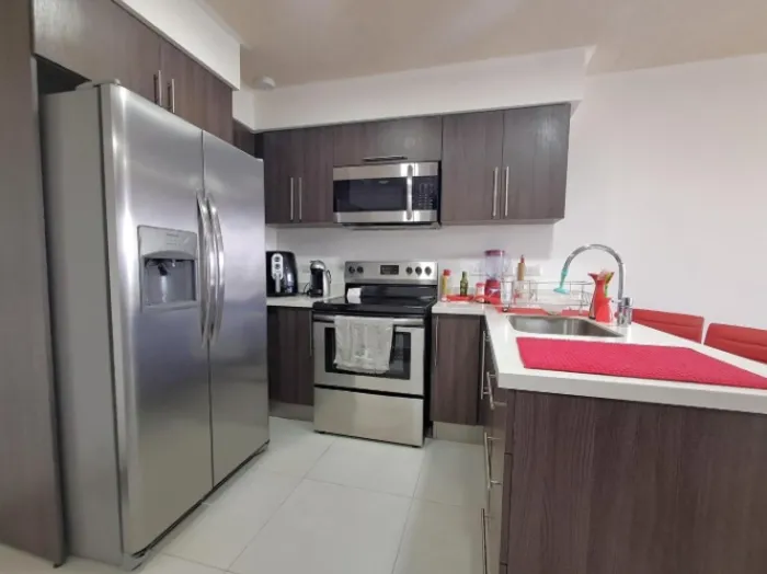VENTA DE APARTAMENTO ESQUINERO CON 2 PARQUEOS EN CONDOMINIO ALTAMIRA HEREDIA. en San Pablo, Heredia — $200,000 - Foto 3 de 11