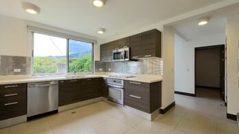 Casa en Alquiler Jaboncillos Escazú 3 niveles con linea blanca en San Rafael, Escazú, San José — $3,950 - Foto 5 de 23