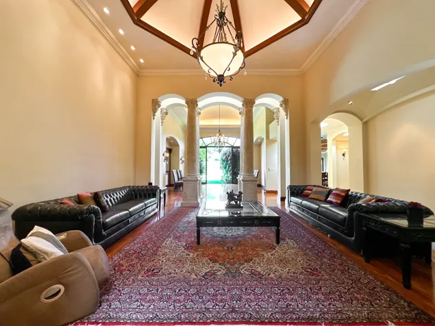 The Majestic House, impresionante casa en Santa Ana en Santa Ana, San José — $1,900,000 - Foto 2 de 21